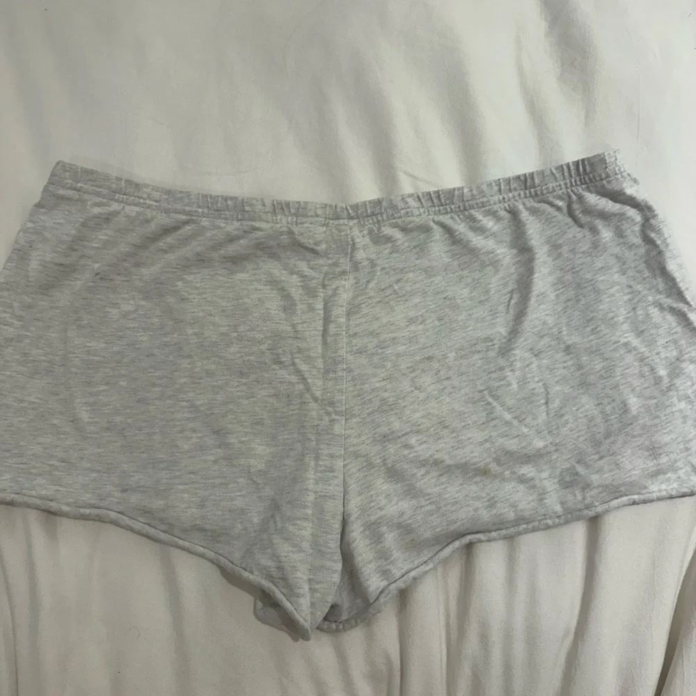 Aritzia Heather Grey Women's Shorts - Picture 2 of 6